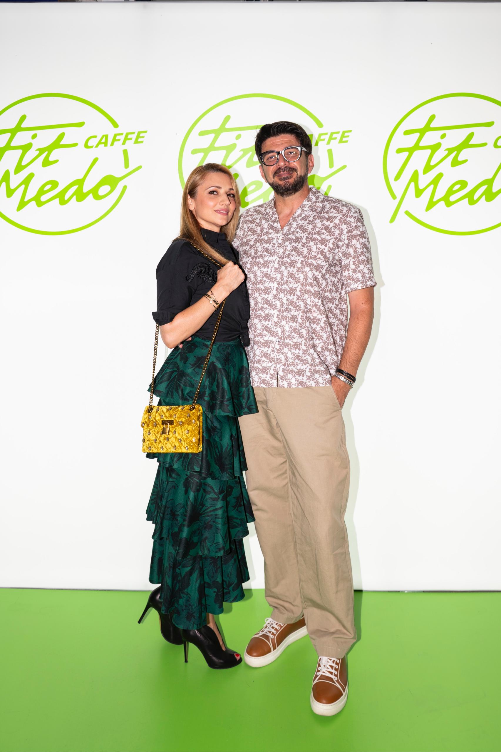 U DRUŠTVU BROJNIH POZNATIH SPLIĆANA FITNESS TRENER ANTE BURAZIN OTVORIO KAFIĆ "FIT MEDO CAFFE" NA MEJAMA
