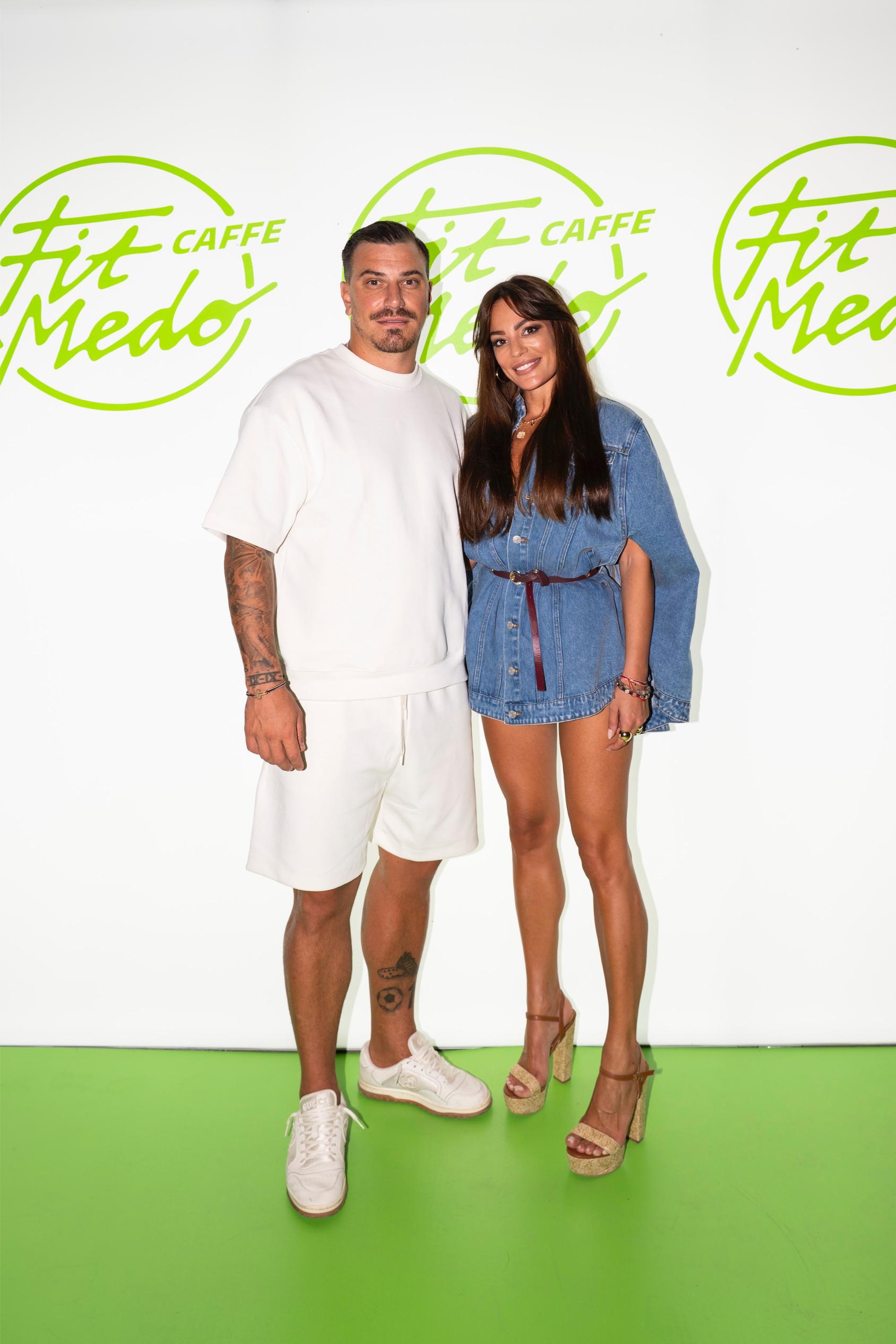 U DRUŠTVU BROJNIH POZNATIH SPLIĆANA FITNESS TRENER ANTE BURAZIN OTVORIO KAFIĆ "FIT MEDO CAFFE" NA MEJAMA
