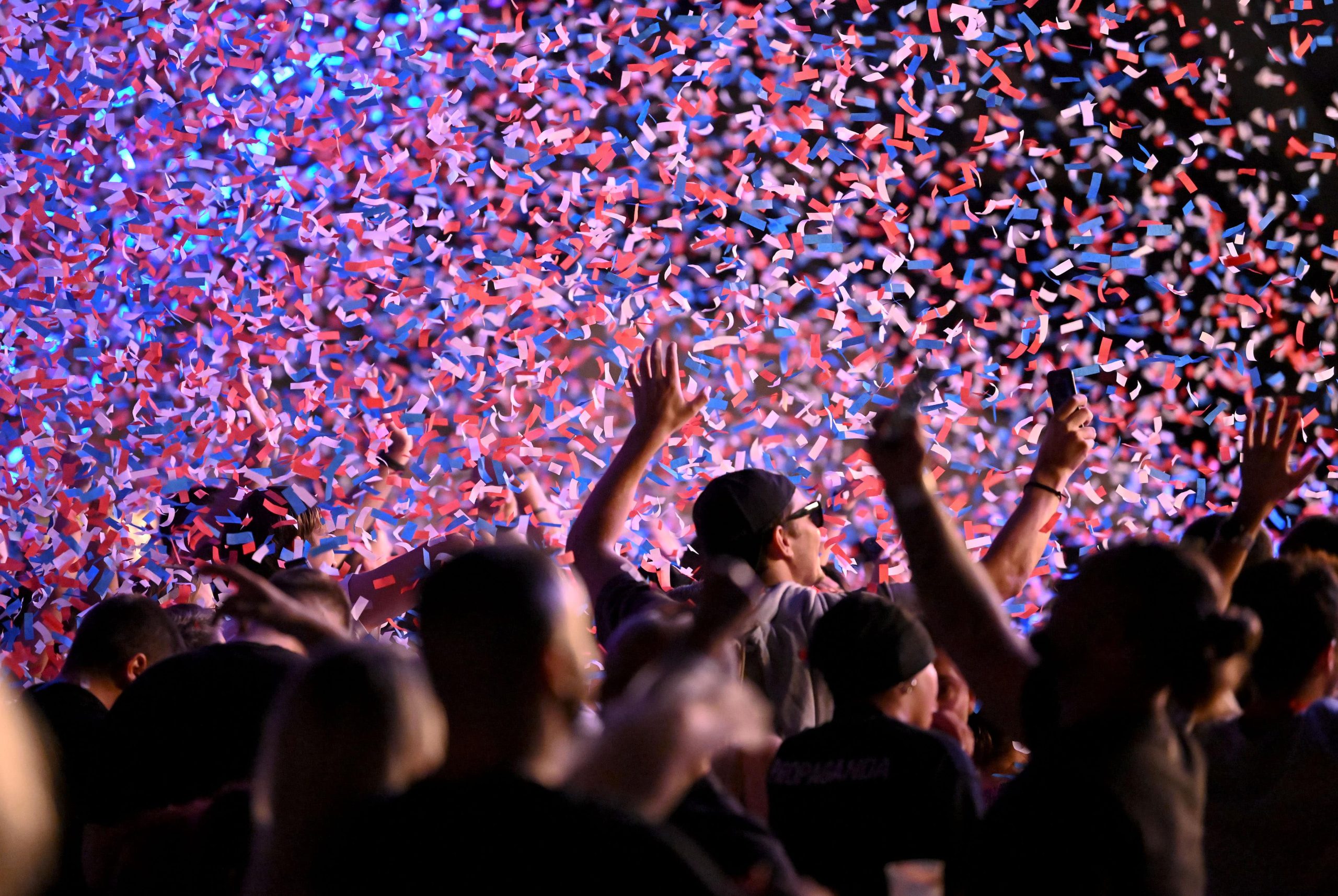 Vatreno otvaranje Fair Festa Na prvom nastupu u Zagrebu Steve Aoki fanovima servirao tortu u lice i poručio „Hrvatska, volim te“