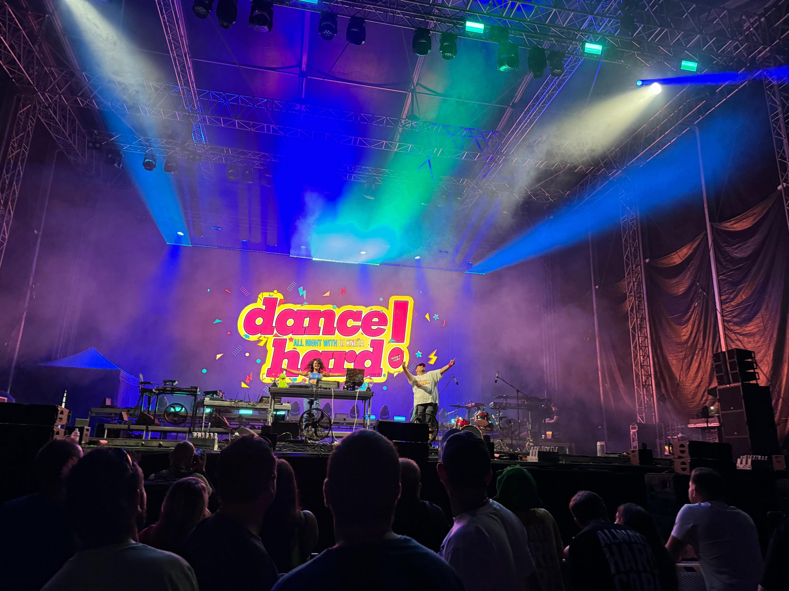 Vatromet, laseri i rave ekstaza: Scooter zapalio Zagreb, 6.000 obožavatelja u deliriju drugog dana Fair Festa