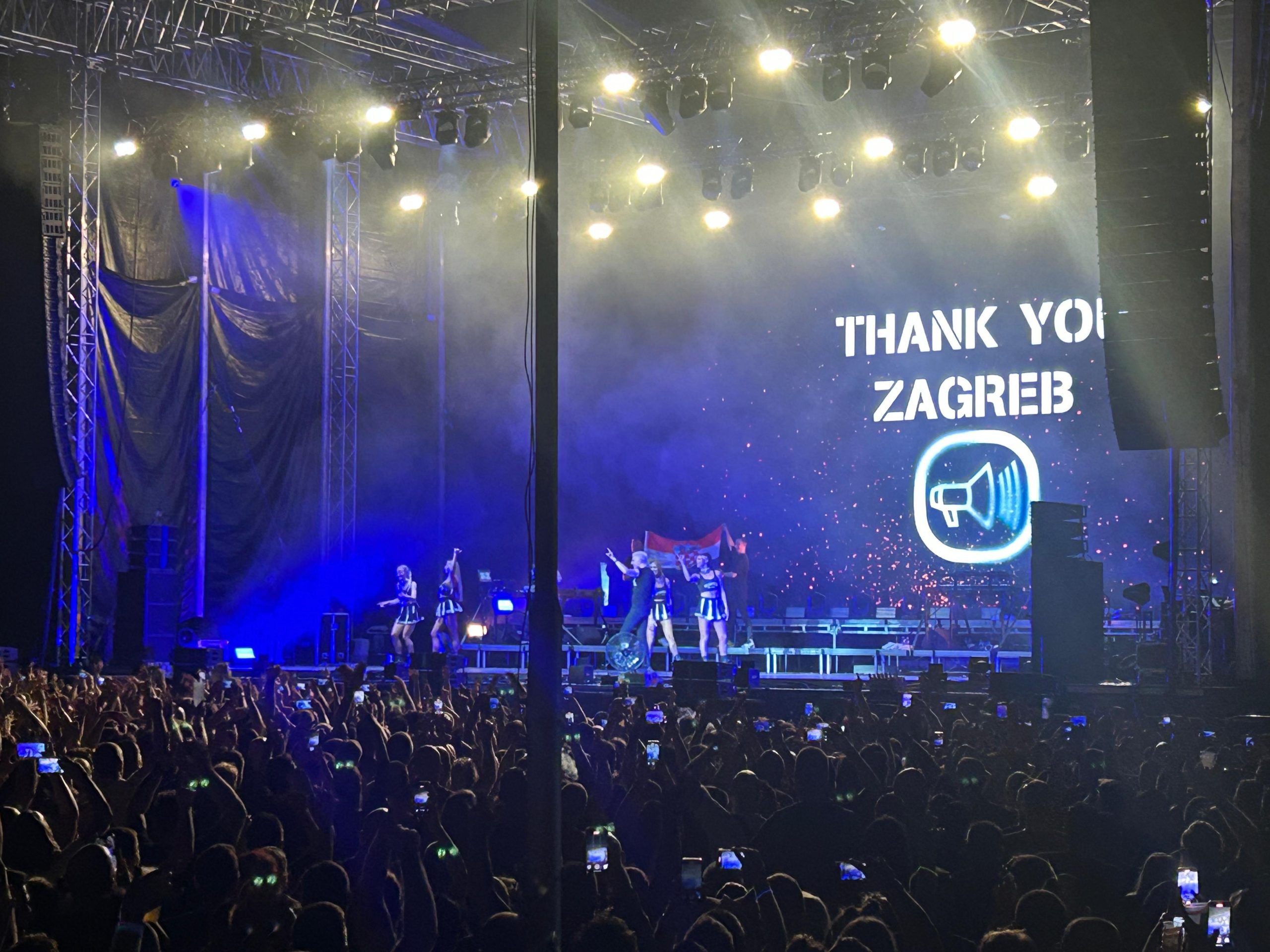 Vatromet, laseri i rave ekstaza: Scooter zapalio Zagreb, 6.000 obožavatelja u deliriju drugog dana Fair Festa