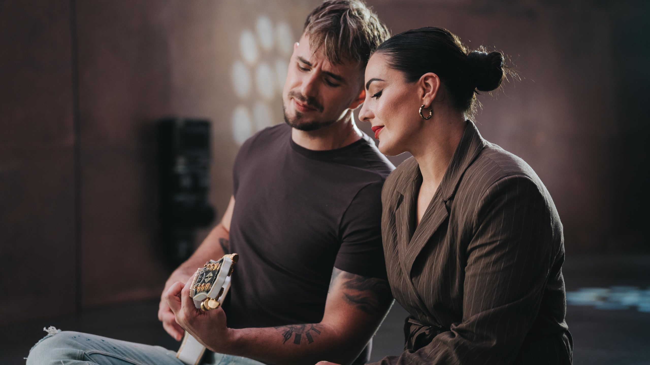 Zlatna olimpijka Barbara Matić u zagrljaju pjevača Marina u novoj pjesmi Na tebe slab