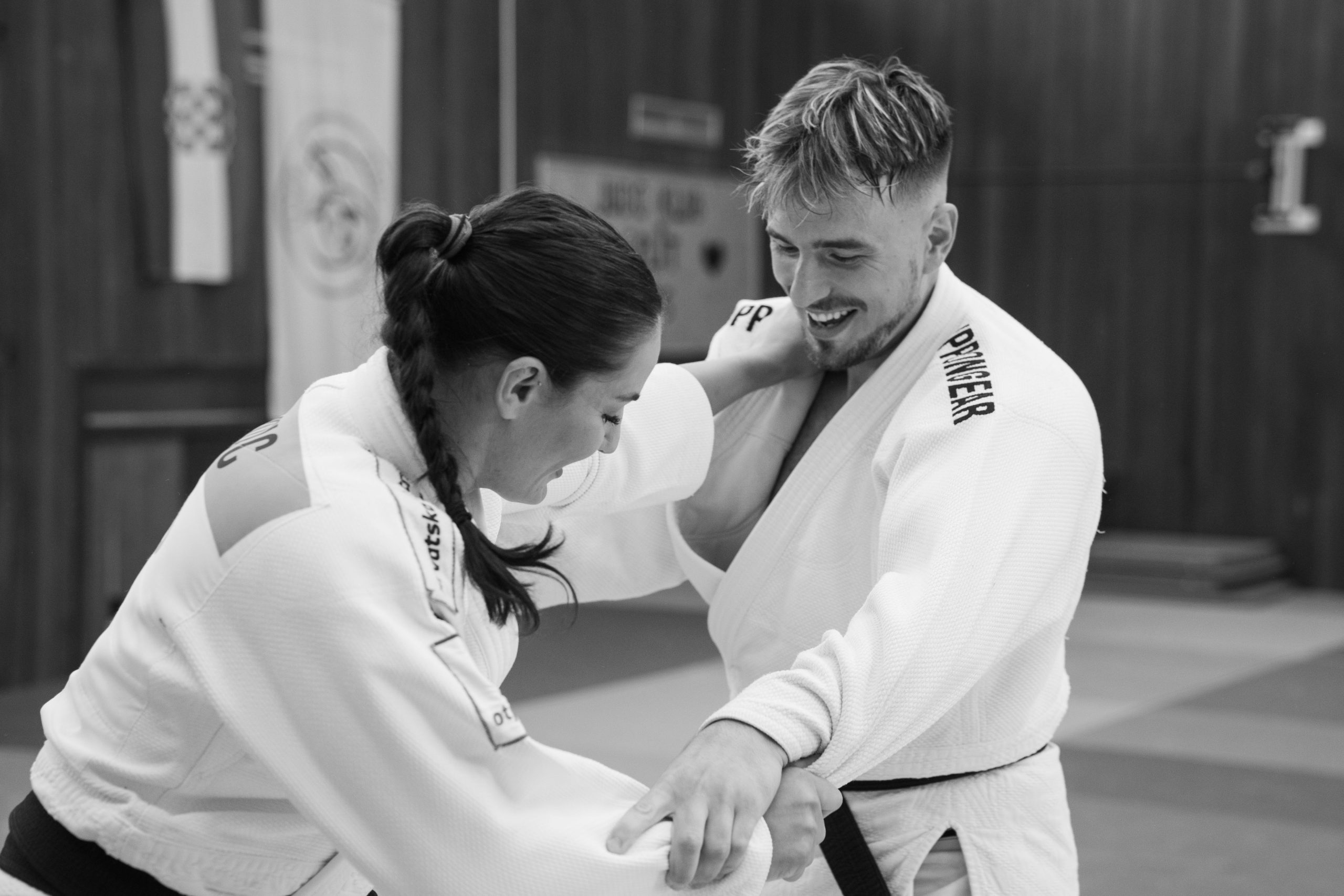 Zlatna olimpijka Barbara Matić u zagrljaju pjevača Marina u novoj pjesmi Na tebe slab