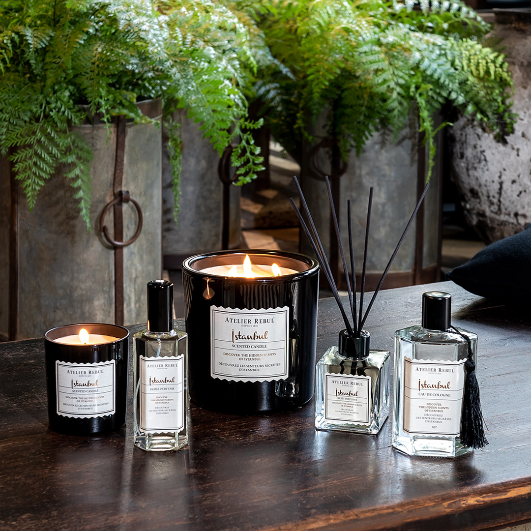 Atelier Rebul, Rebul parfemi, Rebul mirisi, luksuzni parfemi, francuska elegancija, istanbulska duša, mirisna tradicija, povijest Rebula, parfemski brend, premium parfemi, mirisi za dom, luksuzni difuzori, svijeće Rebul, ekskluzivni parfemi, Alberto Morillas, parfemski majstor, njega tijela, gel za tuširanje, losioni za tijelo, kreme za ruke, sapuni Rebul, maglice za kosu, ulja za tijelo, eterična ulja, prirodni sastojci, parfemske note, mirisna čarolija, sofisticirani proizvodi, luksuzna njega, luksuzni brendovi, Istanbul parfemi, francuski ljekarnik, Jean Cesar Reboul, brend s tradicijom, 130 godina Rebul, elegantni proizvodi, parfemi za žene, parfemi za muškarce, unisex parfemi, luksuzna linija, parfemi za dom, mirisni difuzori, hotelski mirisi, spa centar proizvodi, luksuzni SPA proizvodi, poslovni pokloni, mirisni pokloni, premium brend, hrvatska distribucija, Douglas parfumerija, webshop parfemi, lifestyle brend, luksuzna kozmetika, farmaceutski standardi, parfemi visoke kvalitete, etanol, prirodna kozmetika, wellness proizvodi, aromaterapija, luksuzni dodaci, interijerni mirisi, mirisni sustavi, električni difuzori, HVAC difuzori, sofisticirani mirisi, elegantni pokloni, brend s poviješću, luksuzni mirisi, profinjena kozmetika, luksuzni lifestyle, parfemska tradicija, parfemska umjetnost, francuski parfemi, turski parfemi, mirisna inspiracija, luksuzni salon, estetske klinike, dizajnerski uredi, hotelski lanci, restoran luksuz, wellness centar, brend koji osvaja, mirisna elegancija, sofisticirani proizvodi za dom, luksuzni poklon set, ekskluzivni proizvodi, mirisna linija, Rebul webshop, premium parfemski brend, luksuzna iskustva, mirisi po mjeri, parfemski hitovi, parfemski klasici, brend koji traje, lifestyle inspiracija, sofisticirani dodaci, francuska tradicija, Istanbul luksuz.