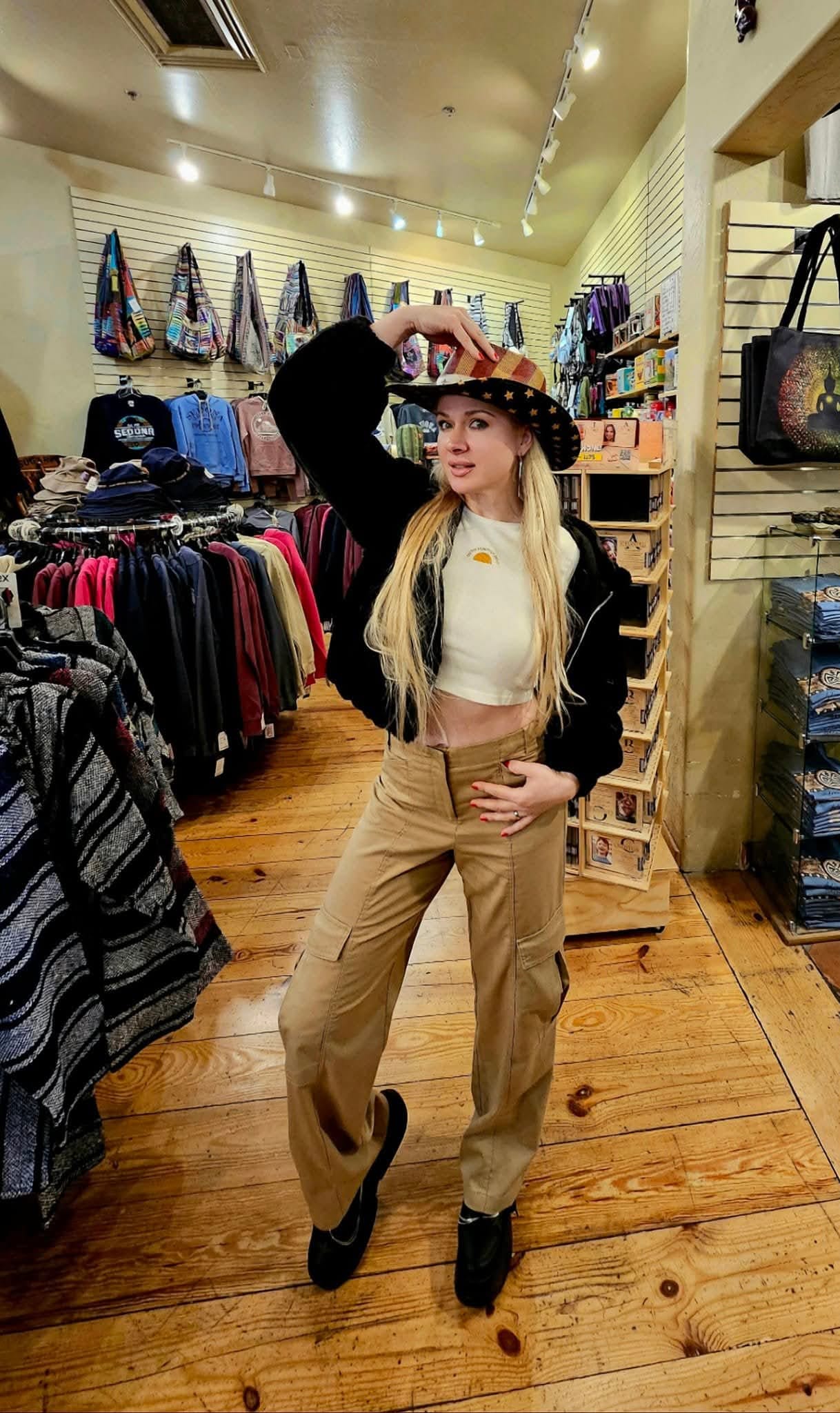 Ana Žagar Žena koja pjeva srcem Like i diše dušom Dalmacije Hello Magazin Croatia Hrvatska