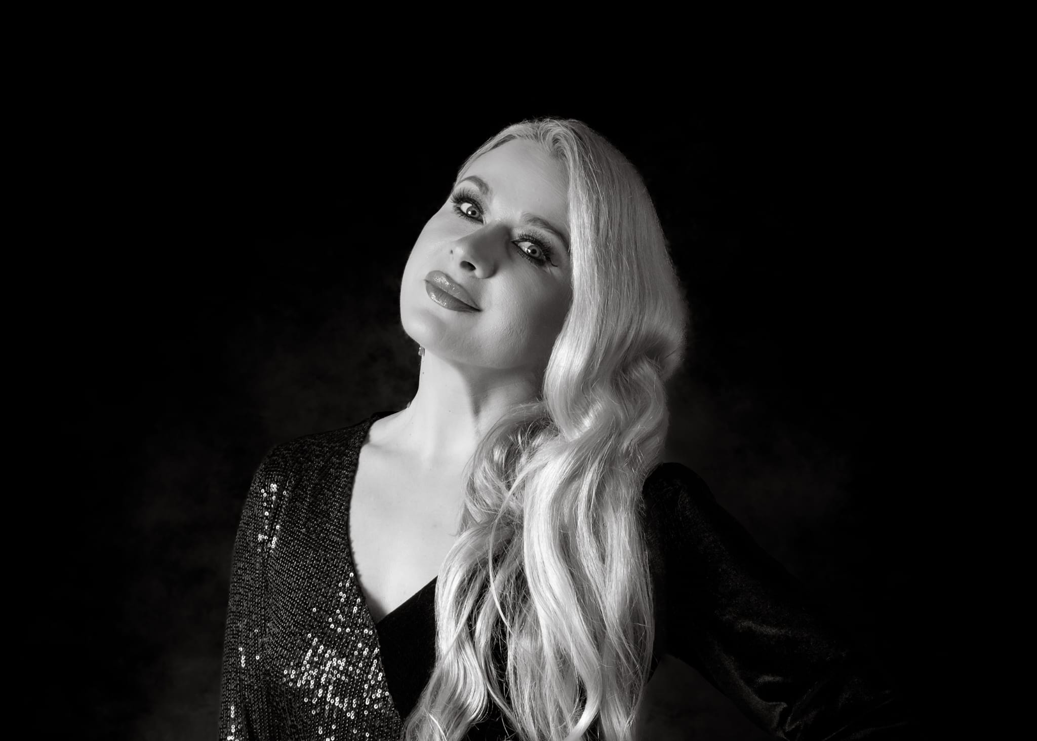 Ana Žagar Žena koja pjeva srcem Like i diše dušom Dalmacije Hello Magazin Croatia Hrvatska