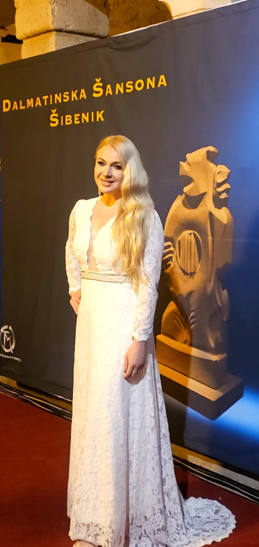 Ana Žagar Žena koja pjeva srcem Like i diše dušom Dalmacije Hello Magazin Croatia Hrvatska