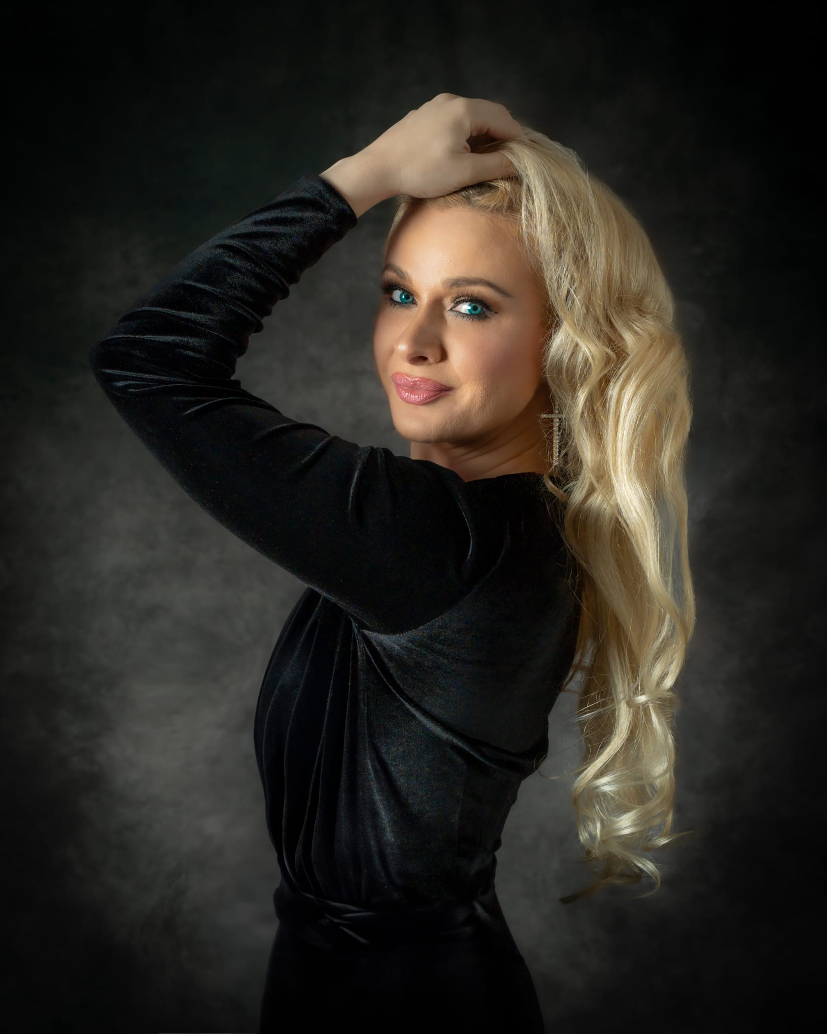 Ana Žagar Žena koja pjeva srcem Like i diše dušom Dalmacije Hello Magazin Croatia Hrvatska