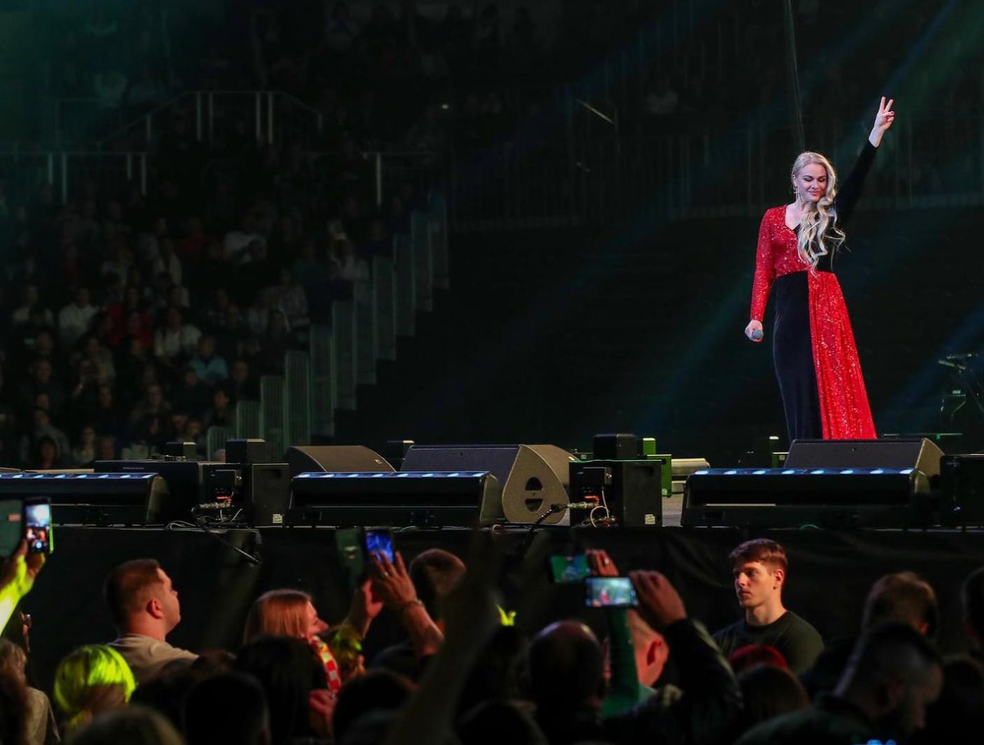 Ana Žagar Žena koja pjeva srcem Like i diše dušom Dalmacije Hello Magazin Croatia Hrvatska