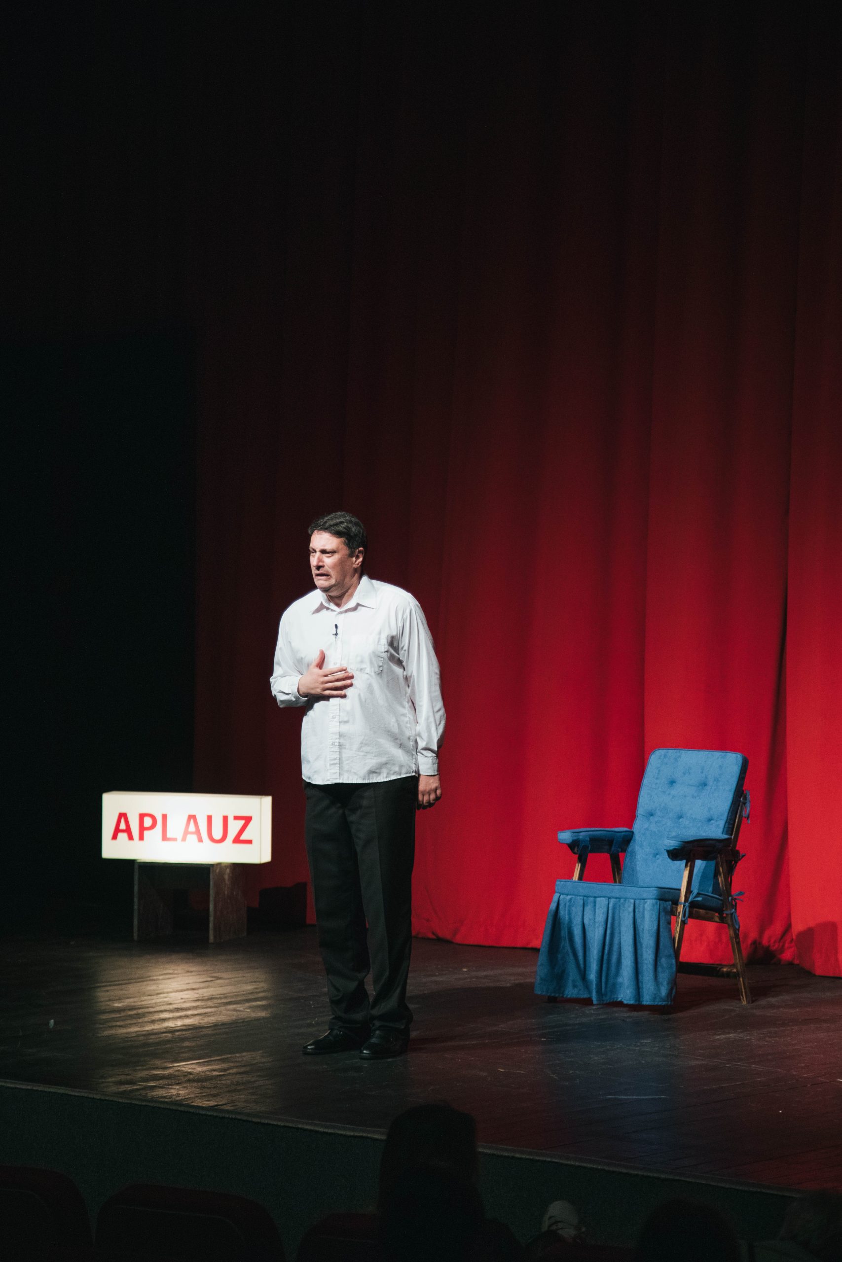 Andrija Milošević se vraća s hit-monodramom „Zlatni lančić od bižuterije“ - Tri grada i tri večeri pune smijeha!