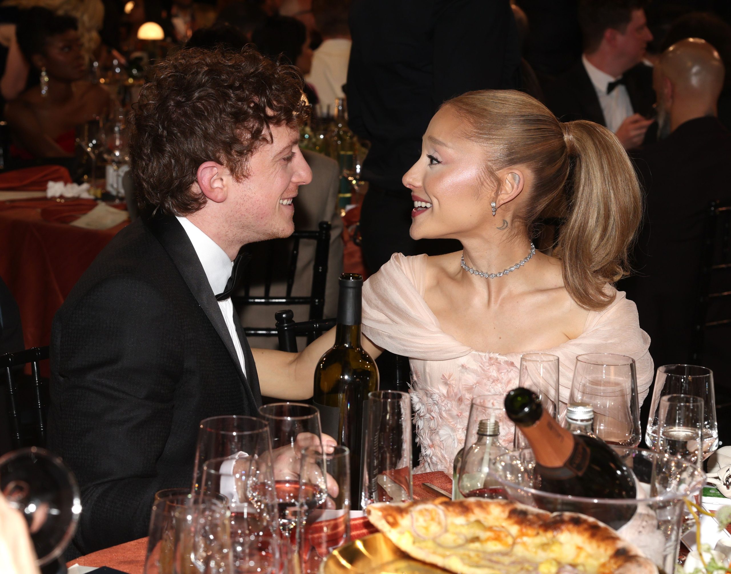 Ariana Grande i Ethan Slater Hello Magazin Croatia Hrvatska