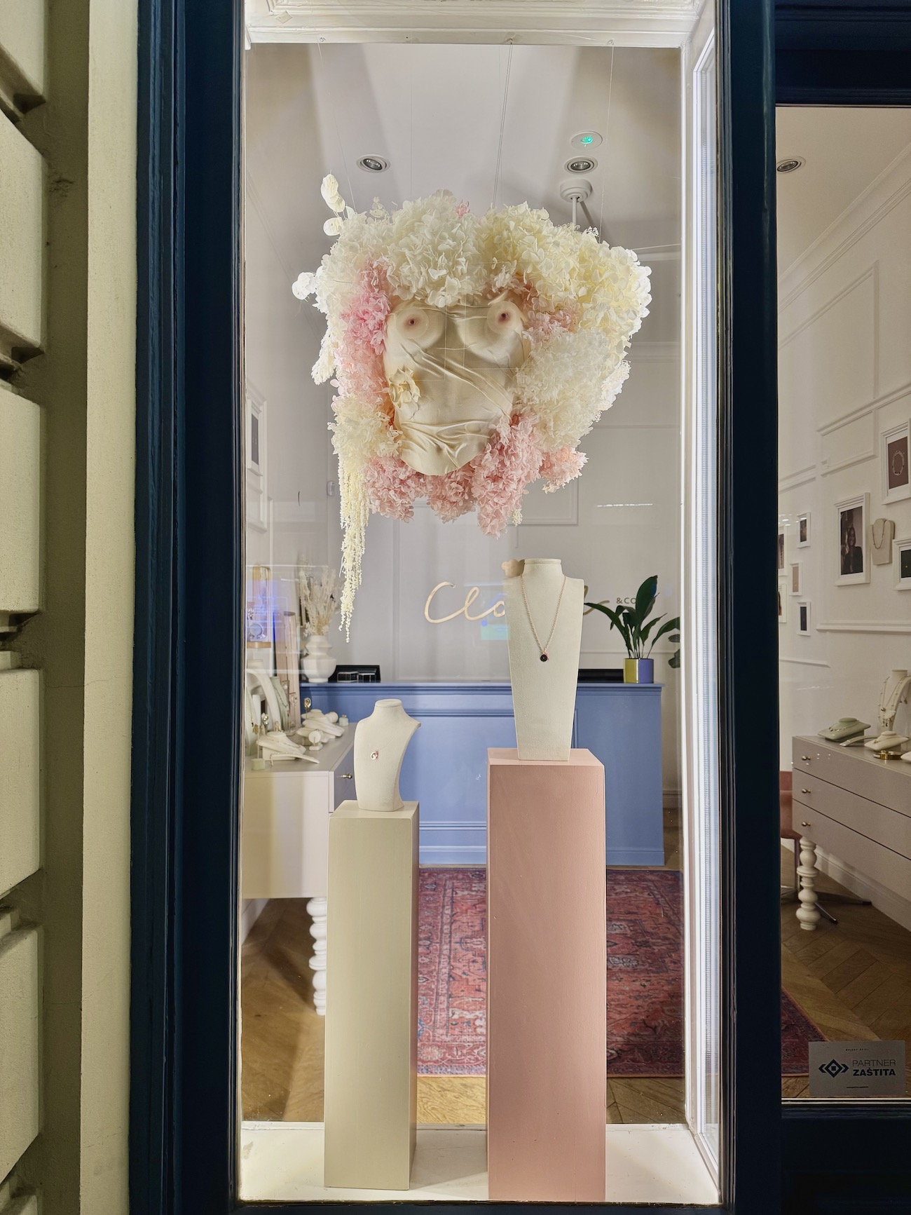 Cloud&Co kampanja, izlog i kolekcija posvećena ženskoj borbi s rakom dojke + poziv 