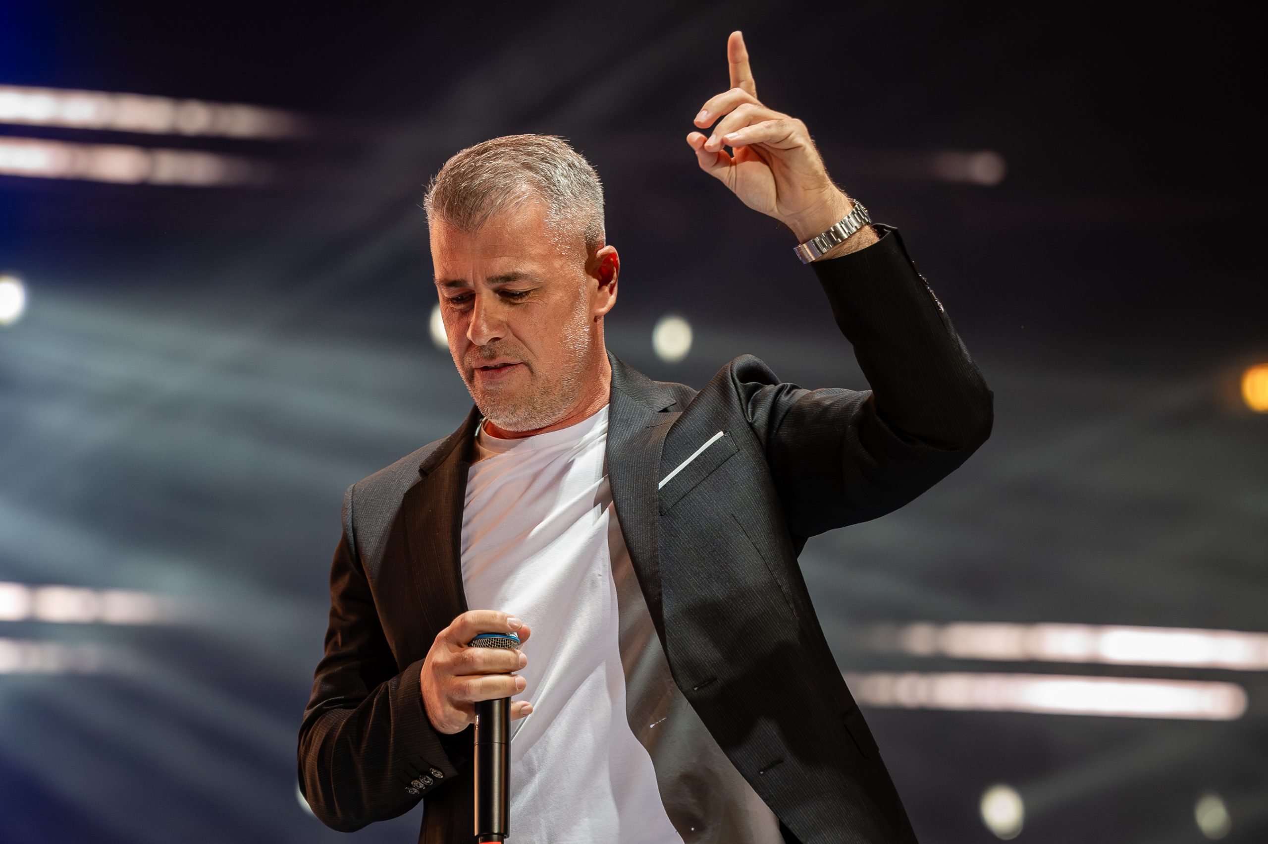 Domoljubni spektakl u Areni Zagreb, čak 146 glazbenika zapjevalo najveće hitove hrvatske glazbe uz tisuću zastava 