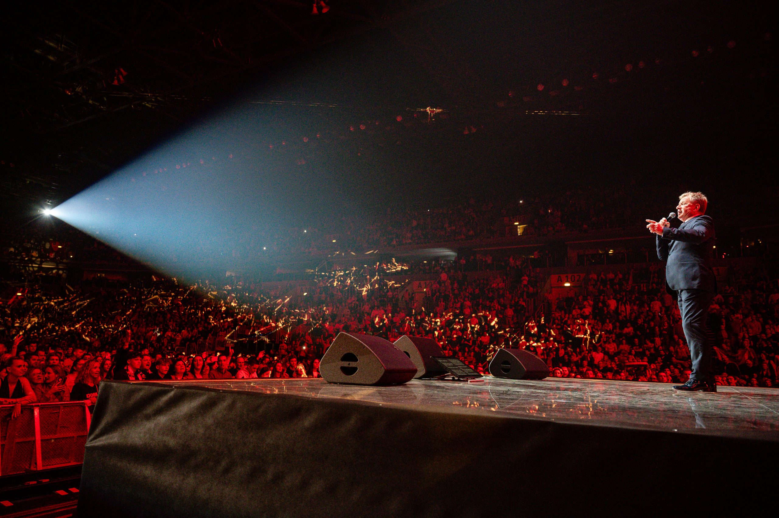 Domoljubni spektakl u Areni Zagreb, čak 146 glazbenika zapjevalo najveće hitove hrvatske glazbe uz tisuću zastava 
