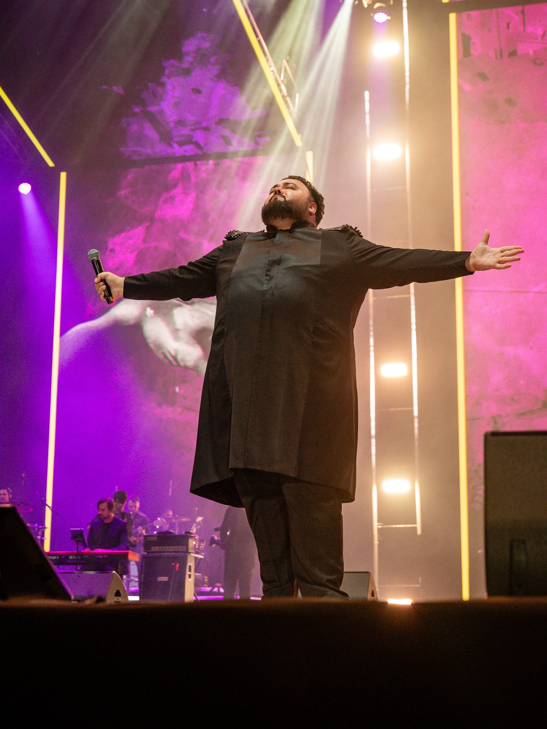 Domoljubni spektakl u Areni Zagreb, čak 146 glazbenika zapjevalo najveće hitove hrvatske glazbe uz tisuću zastava 