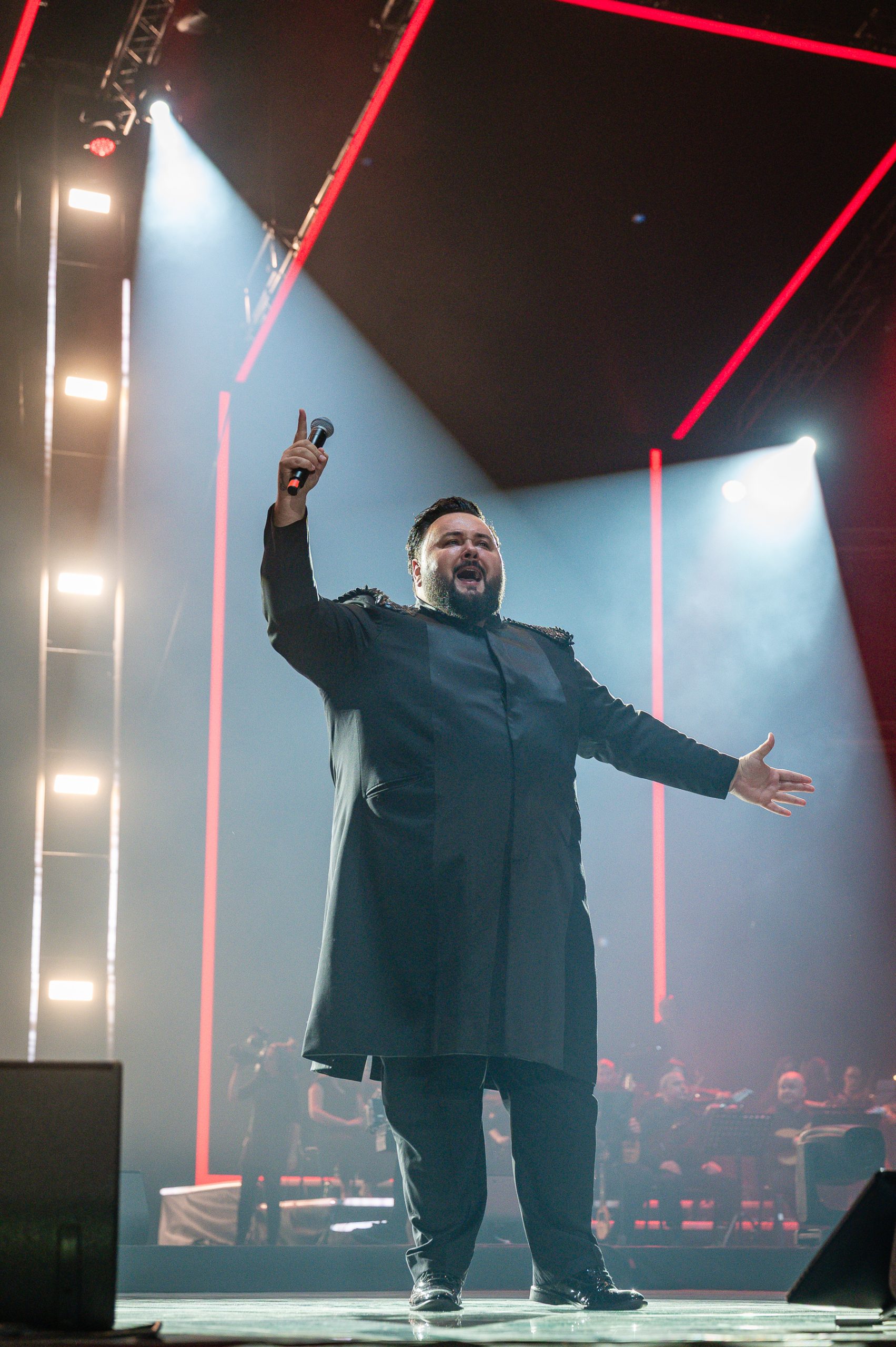 Domoljubni spektakl u Areni Zagreb, čak 146 glazbenika zapjevalo najveće hitove hrvatske glazbe uz tisuću zastava 