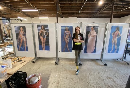 GRETCHEN ANDREW “FACETUNE PORTRAITS” ZRCALO DIGITALNIH TRANSFORMACIJA