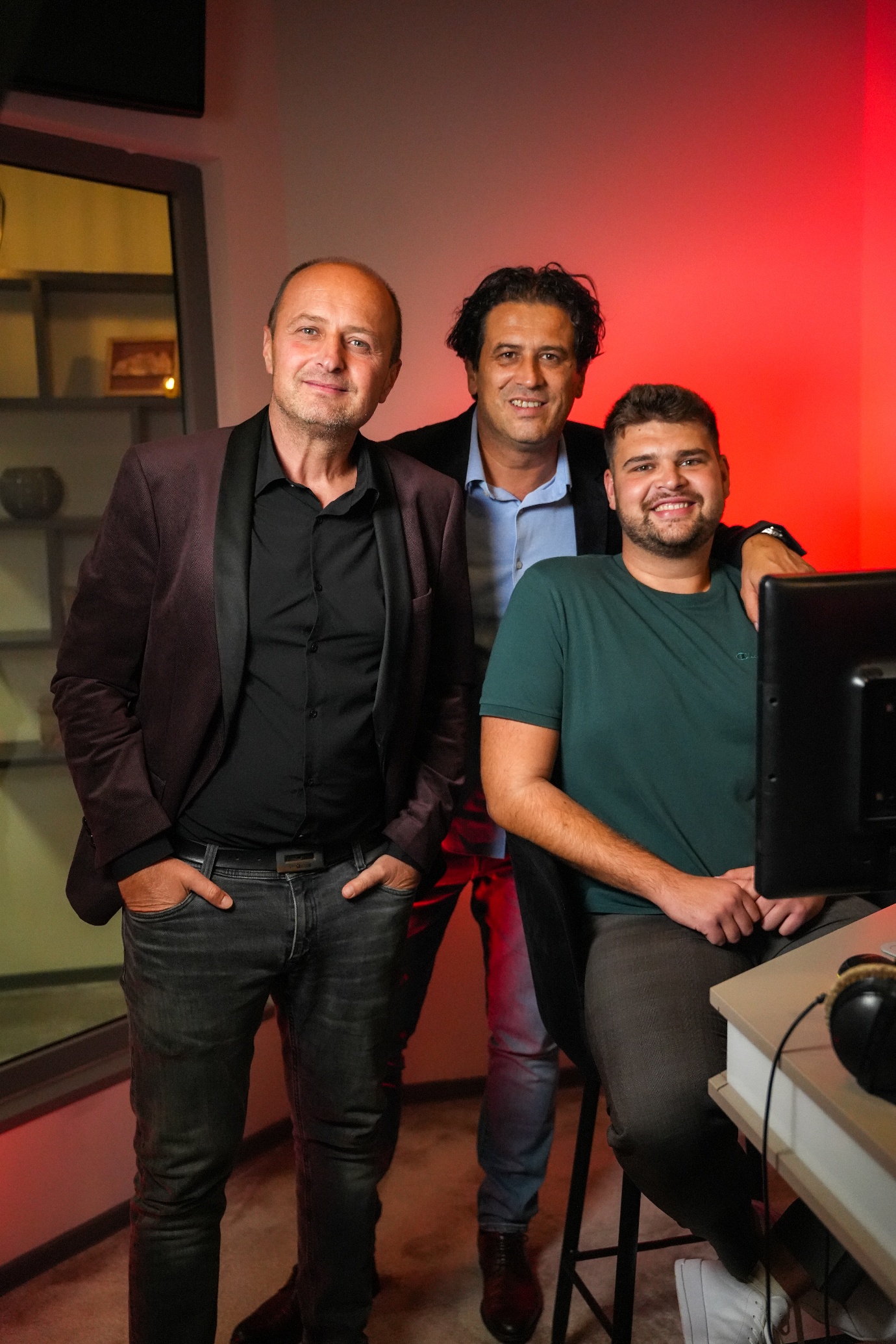 Gazde otkrile planove Spremaju 10. album, vinil i koncert u Areni Zagreb! Hello Magazin Croatia Hrvatska