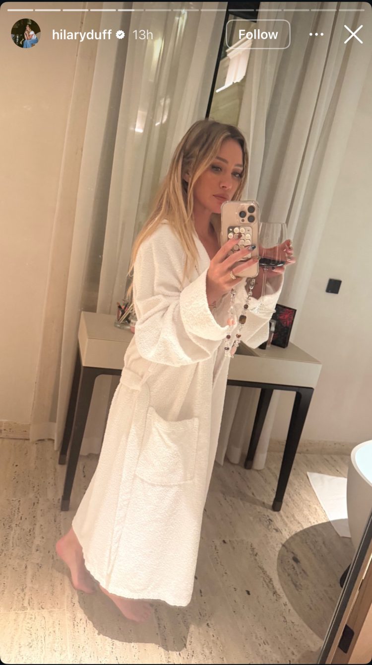 Hilary Duff color block manikura Hello Magazin Croatia Hrvatska