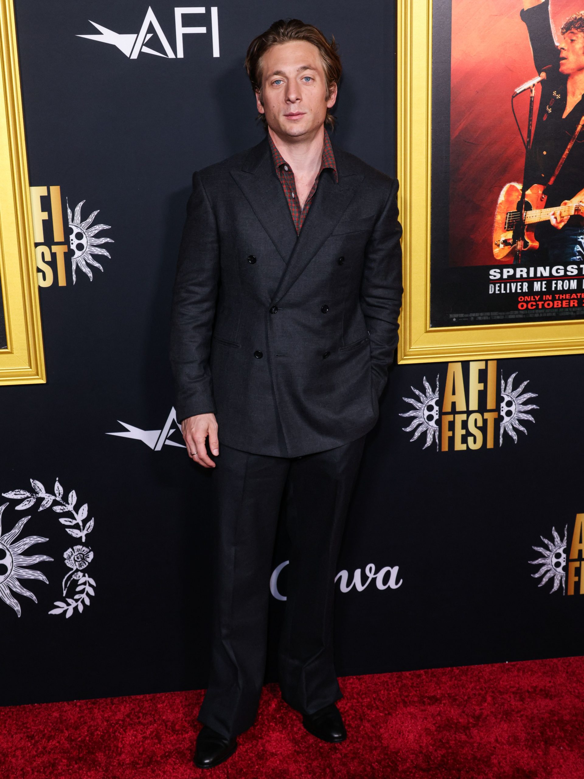 Jeremy Allen White otkrio 'Nikad nisam završio srednju školu' Hello Magazin Croatia Hrvatska