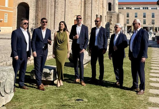 Kad se Slavonija i Dalmacija susretnu u pjesmi Mia Dimšić i Tomislav Bralić oduševili duetom Nemoj noći brzo proći