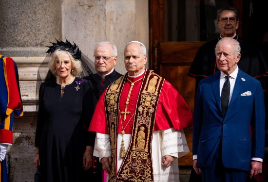 Kralj Charles i kraljica Camilla u povijesnom posjetu Vatikanu Hello Magazin Croatia Hrvatska