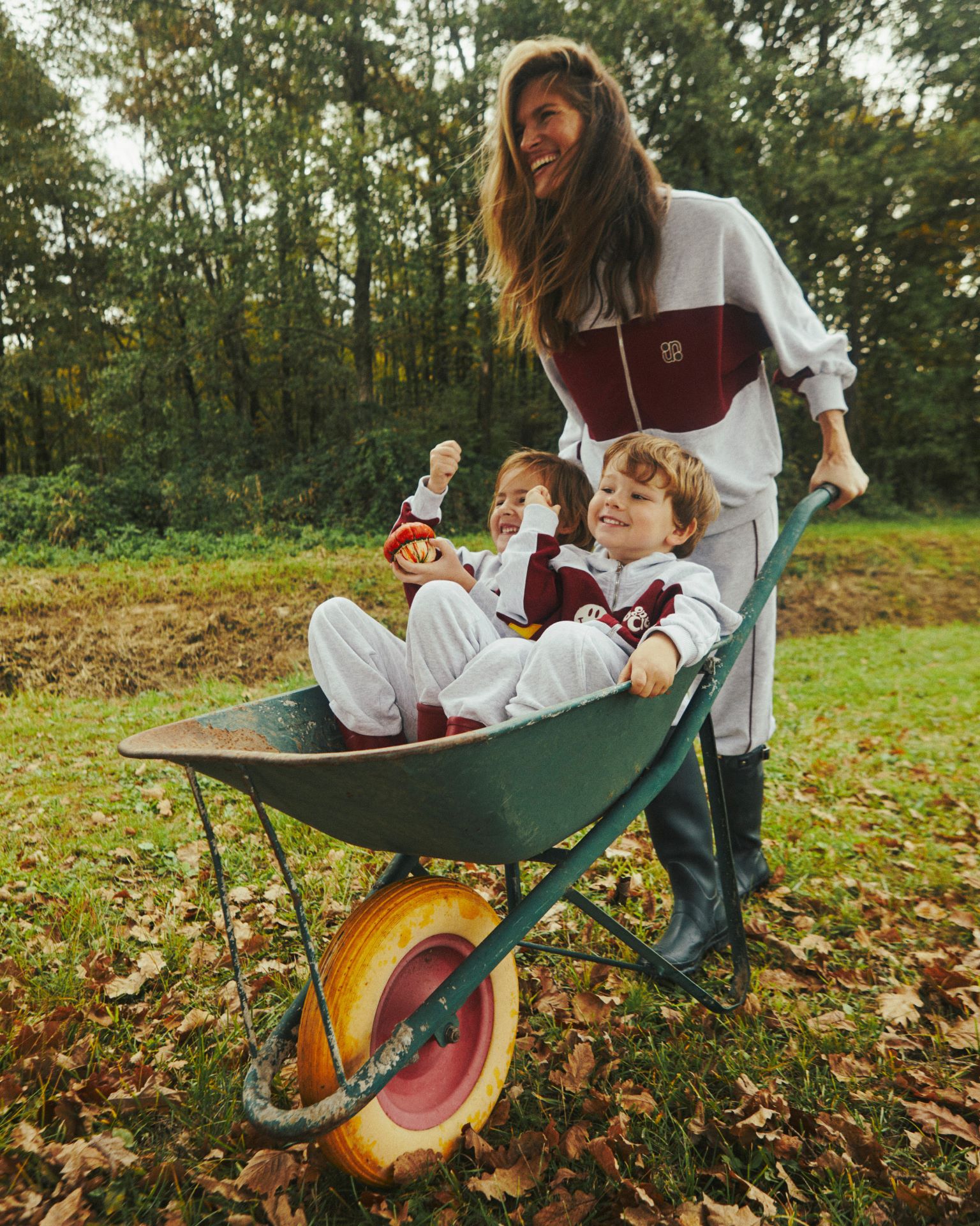 LUNILOU „GOOD CITIZENS“ — trenirke koje nose priču brenda od prvog šava 