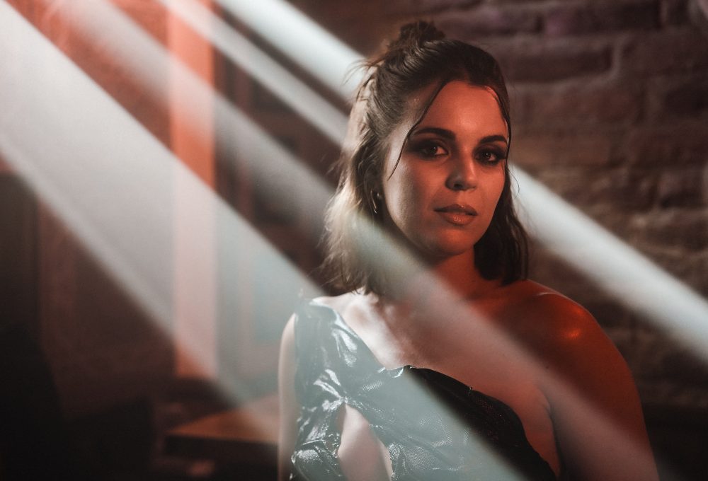 Lara Demarin nas je razoružala novom baladom „Da si mi blizu Hello MaGAZIN Croatia Hrvatska