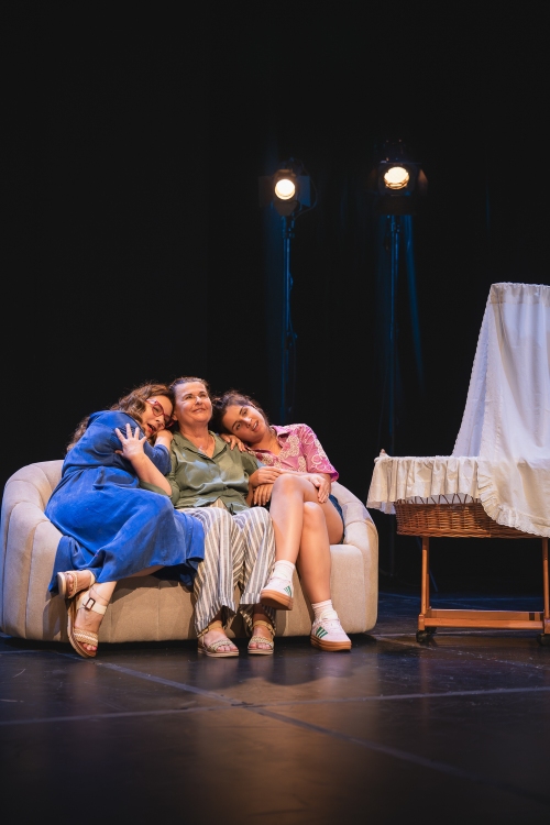 NOVA PREMIJERA TEATRA EXIT – MALO BLAGO PO TEKSTU ELAINE MURPHY, U REŽIJI I ADAPTACIJI LEE ANASTAZIJE FLEGER TE U IZVEDBI MIRELE BREKALO, JELENE MIHOLJEVIĆ I ANJE JOGUNICE