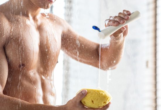 Muška koža nakon tuširanja neće više biti ista — moćni vodič kroz losione, ulja i kreme koji zapravo rade posao