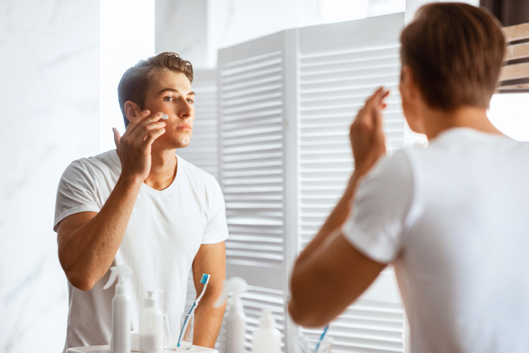 Muška koža traži više od vode Ultra-detaljan jutarnji i večernji plan njege koji mijenja sve što ste mislili o skincare rutini