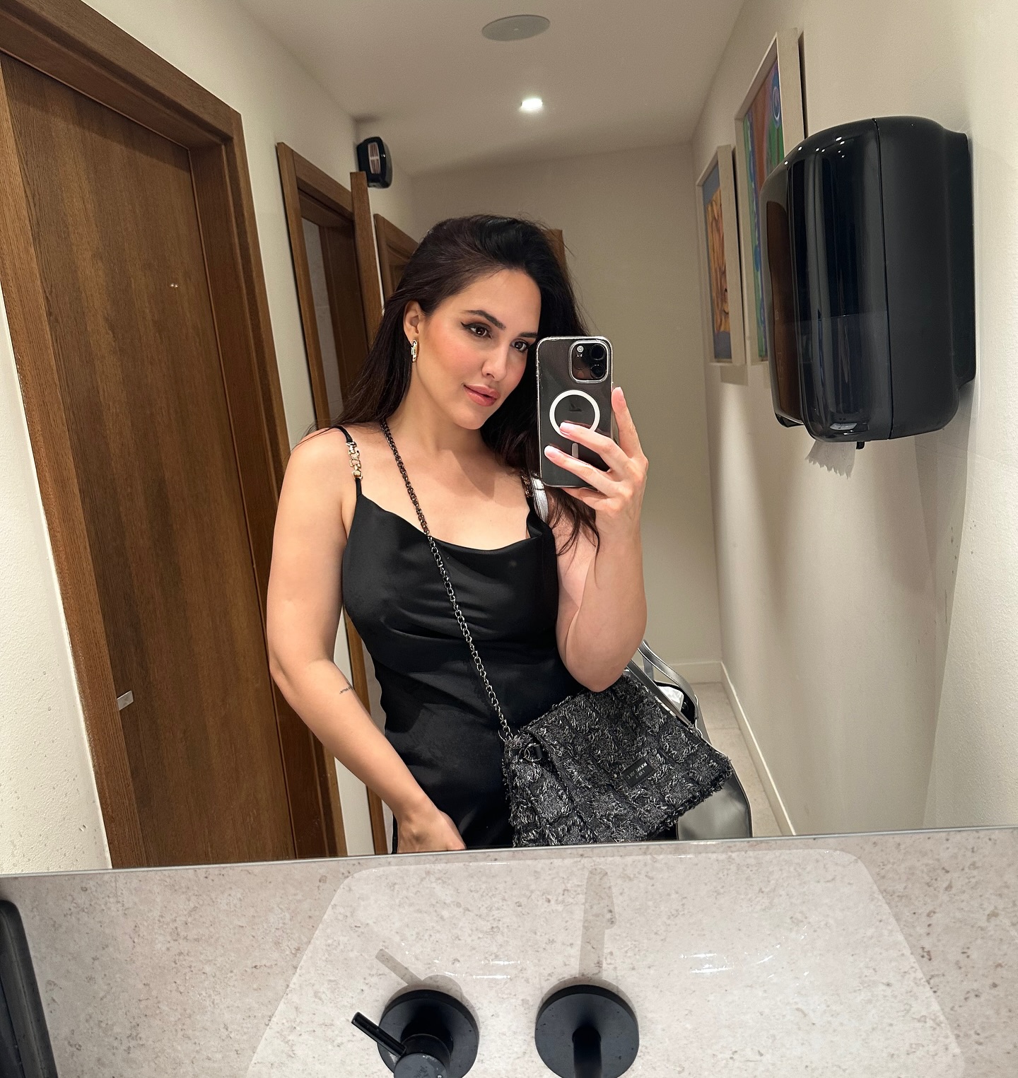 Nakon gotovo godinu dana tišine – Lana Jurčević Hello Magazin Croatia Hrvatska