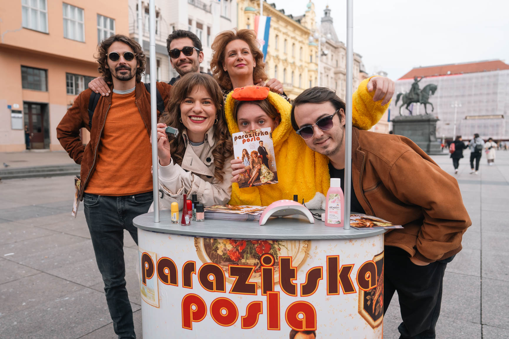 Nina Violić pretvorila Trg bana Jelačića u pozornicu - najavila komediju Parazitska posla
