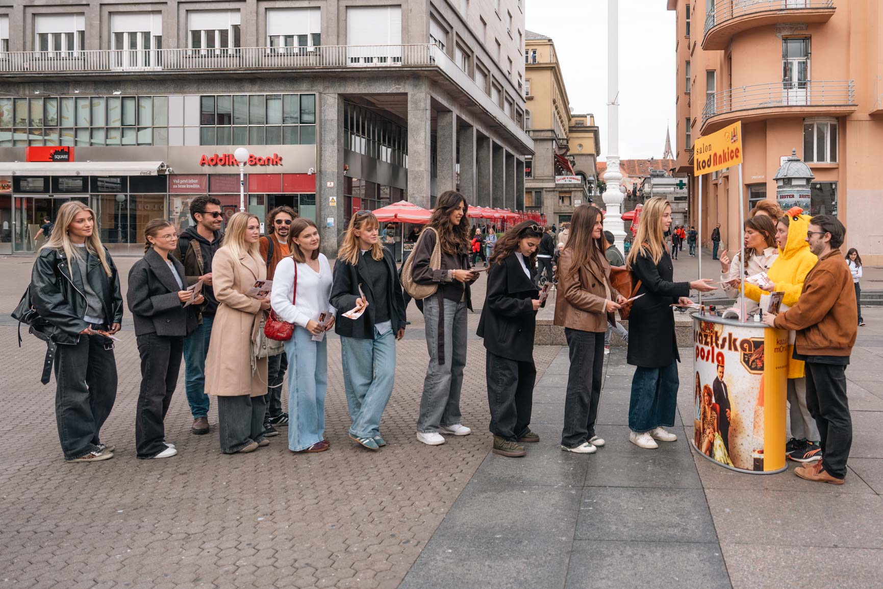 Nina Violić pretvorila Trg bana Jelačića u pozornicu - najavila komediju Parazitska posla
