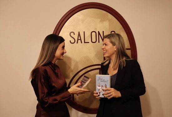 Nova književna večer Marijane Perinić, „Smijeh među koricama“, spojila je humor i knjige na jedinstven način