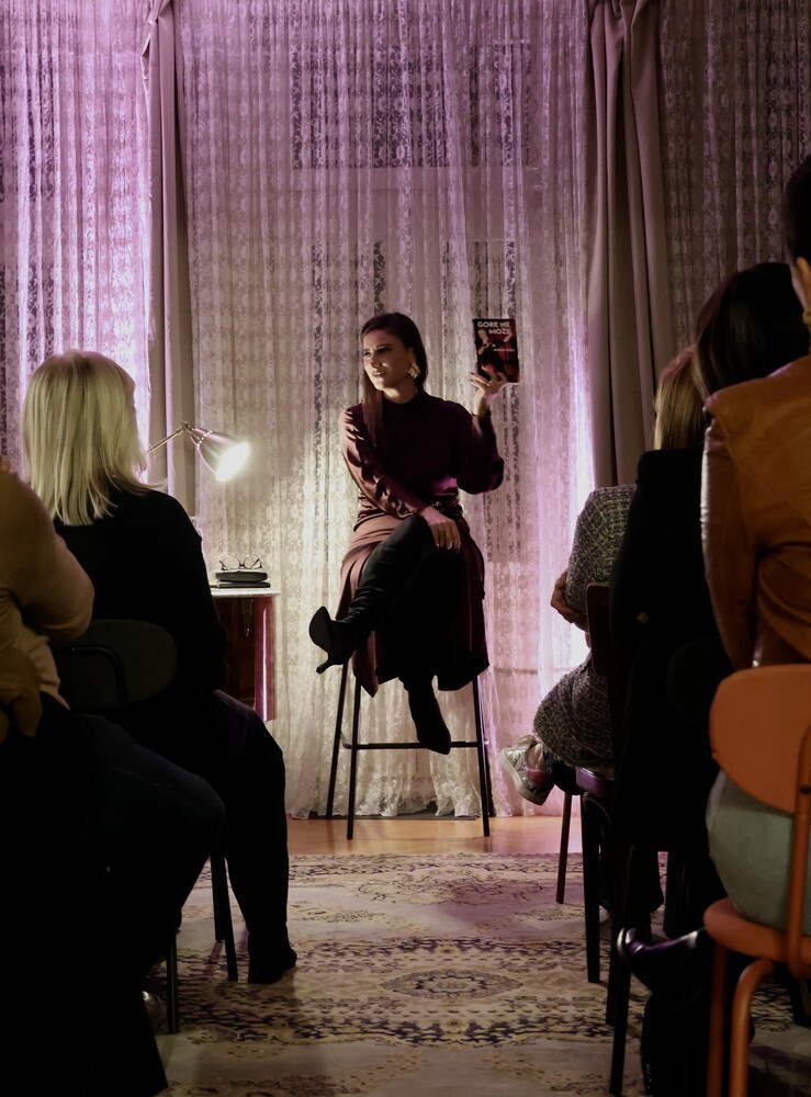 Nova književna večer Marijane Perinić, „Smijeh među koricama“, spojila je humor i knjige na jedinstven način 