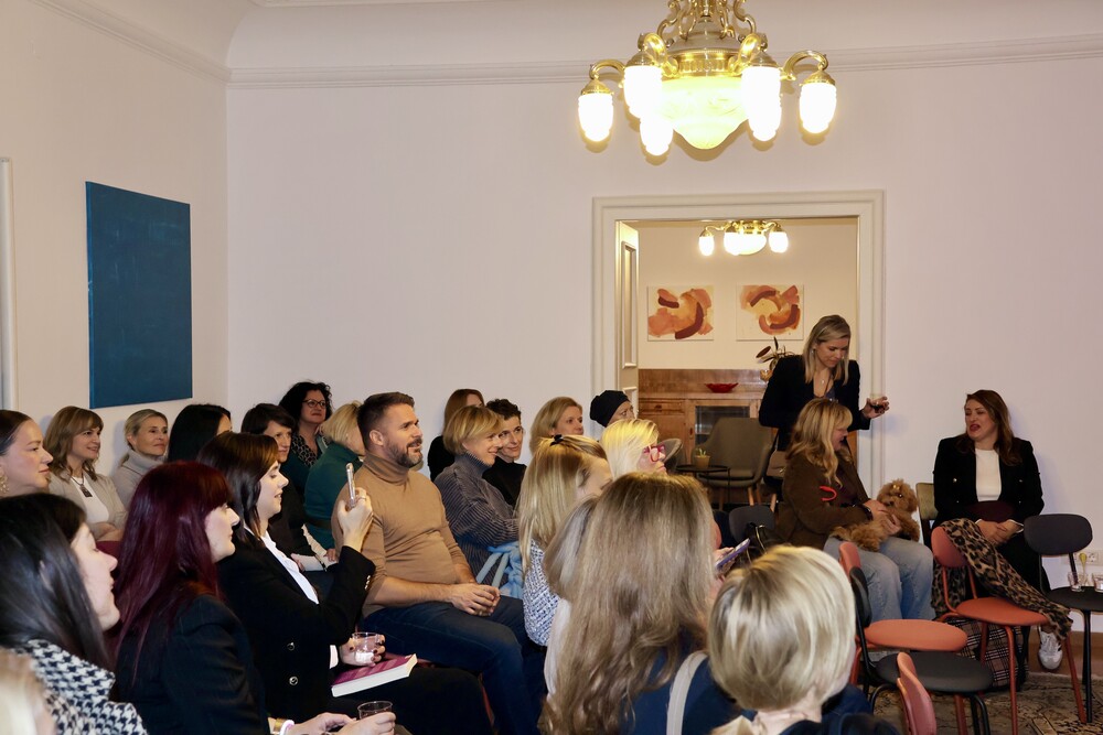 Nova književna večer Marijane Perinić, „Smijeh među koricama“, spojila je humor i knjige na jedinstven način 