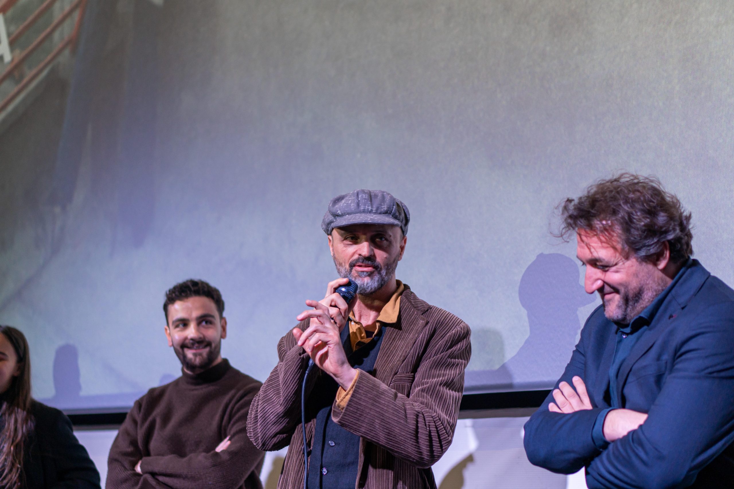 PETI PUnKt FESTIVAL — KAD KNJIŽEVNOST SUSRETNE UMJETNOST Od 22. do 24. listopada 2025. Osijek postaje središte međunarodnog intermedijalnog festivala književnosti, s bogatim programom izložbi, projekcija, performansa i tribina