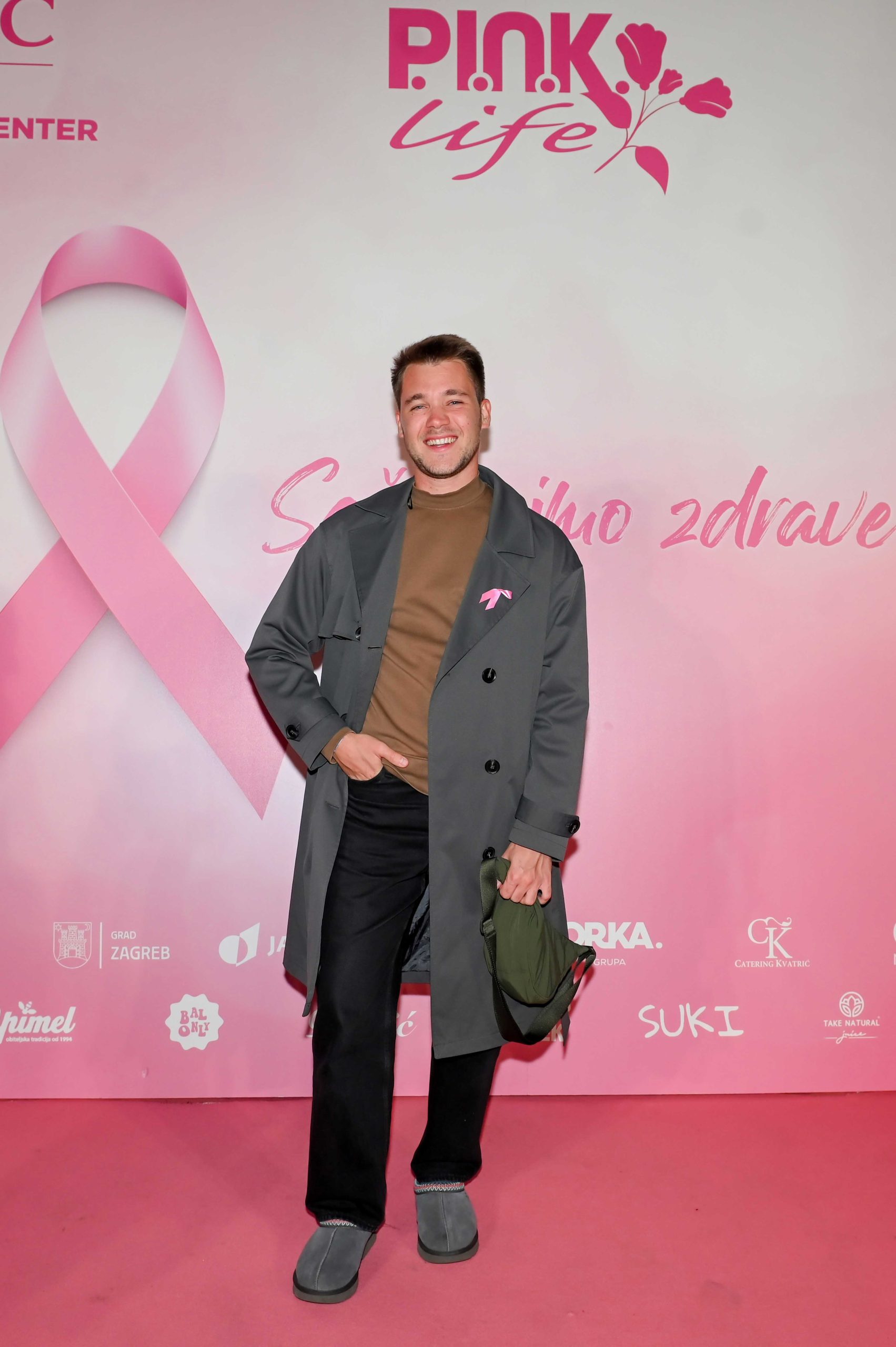 Svjetlom obasjajmo hrabre – Zagreb zasjao u ružičastom po uzoru na svjetske destinacije