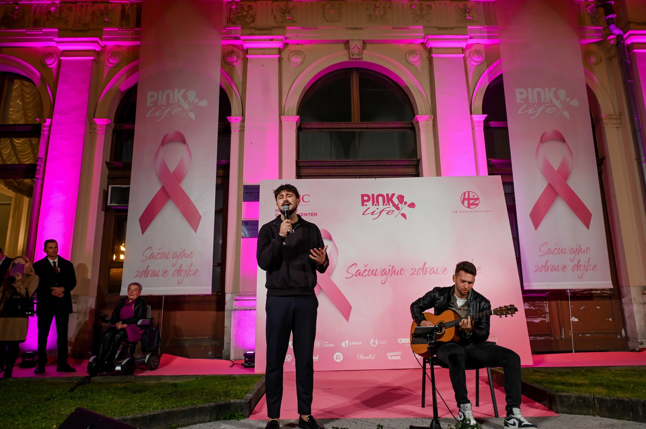 Svjetlom obasjajmo hrabre – Zagreb zasjao u ružičastom po uzoru na svjetske destinacije