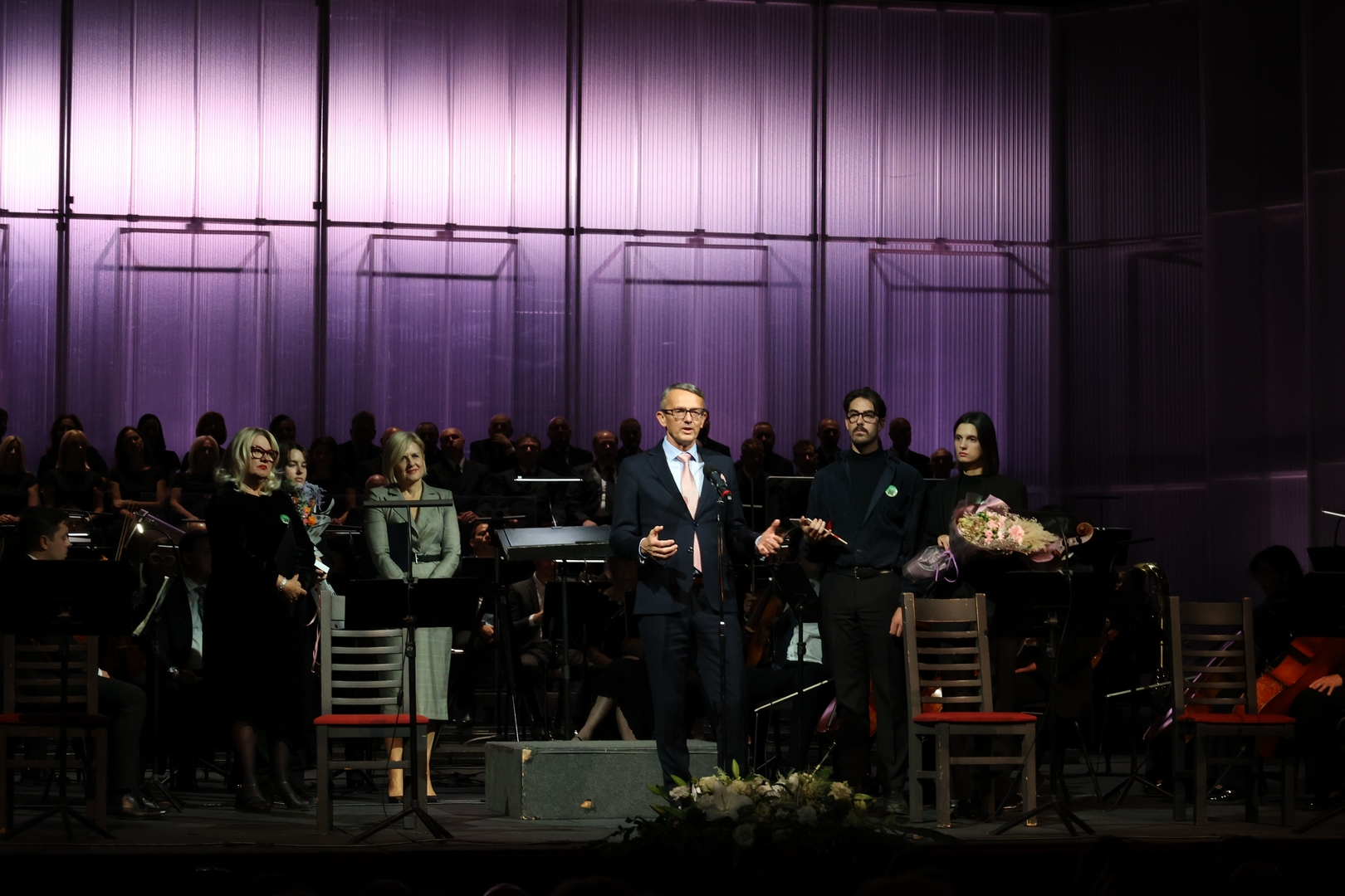 Rijeka kultura, Rijeka kazalište, Rijeka HNK, Rijeka HNK Ivana pl. Zajca, riječko kazalište, riječko kazalište povijest, riječko kazalište jubilej, HNK Rijeka, HNK Rijeka 140 godina, 140 godina riječkog kazališta, Verdi Nabucco Rijeka, Verdijev Nabucco, koncertno Nabucco Rijeka, Verdijeva opera Rijeka, Rijeka opera, riječki simfonijski orkestar, riječki operni zbor, riječki solisti, Dubravka Vrgoč, Iva Rinčić, Ivica Lukanović, Kristina Kolar, Robert Kolar, Luka Ortar, Stefany Findrik, Bože Burić Pešić, Slavko Sekulić, riječki kulturni događaji, riječki jubilej, kazališna povijest Rijeka, kulturna baština Rijeka, HNK Ivana pl. Zajca povijest, Teatro comunale Rijeka, kazališna arhitektura Rijeka, Helmer Fellner Rijeka, riječki kulturni identitet, riječka publika, riječko zajedništvo, kazalište Rijeka emocije, kazalište Rijeka povijest, riječko kazalište obljetnica, riječko kazalište 2025, kulturni vodič Rijeka, Rijeka događanja, Rijeka kultura 2025, Rijeka koncerti, Rijeka opera Nabucco, Rijeka umjetnost, Rijeka performansi, Rijeka glazba, Rijeka tradicija, Rijeka baština, Rijeka Helmer Fellner, Rijeka Teatro comunale, Rijeka kazališna scena, Rijeka kazališni život, Rijeka glazbena scena, Rijeka turizam kultura, Rijeka kulturna atrakcija, Rijeka povijesna zgrada, riječko kazalište arhitektura, riječko kazalište povijesna zgrada, riječko kazalište program, riječko kazalište događanja, Rijeka kazalište umjetnici, Rijeka kazalište solisti, Rijeka kazalište ansambl, Rijeka kazalište publika, Rijeka kazalište tradicija, Rijeka kazalište identitet, Rijeka kazalište baština, Rijeka kazalište povijest umjetnosti, Rijeka kazalište putovanje, Rijeka kazalište inspiracija, Rijeka kazalište vodič, Rijeka kazalište atmosfera, Rijeka kazalište Verdijeva opera, Rijeka kazalište Giuseppe Verdi, Rijeka kazalište maestro Valentino Egel, Rijeka kazalište Kristina Kolar, Rijeka kazalište Robert Kolar, Rijeka kazalište Luka Ortar, Rijeka kazalište Stefany Findrik, Rijeka kazalište Bože Burić Pešić, Rijeka kazalište Slavko Sekulić, Rijeka kazalište Radmila Matejčić, Rijeka kazalište Kako čitati grad, Rijeka kazalište 140 obljetnica, Rijeka kazalište „Velikih 140“, Rijeka kazalište veliki događaj, Rijeka kazalište slavlje, Rijeka kazalište kulturni događaj, Rijeka kazalište glazbeni događaj, Rijeka kazalište predstave, Rijeka kazalište repertoar, Rijeka kazalište posjet, Rijeka kazalište iskustvo, Rijeka kazalište emocije, Rijeka kazalište doživljaj, Rijeka kazalište povijesni trenutak