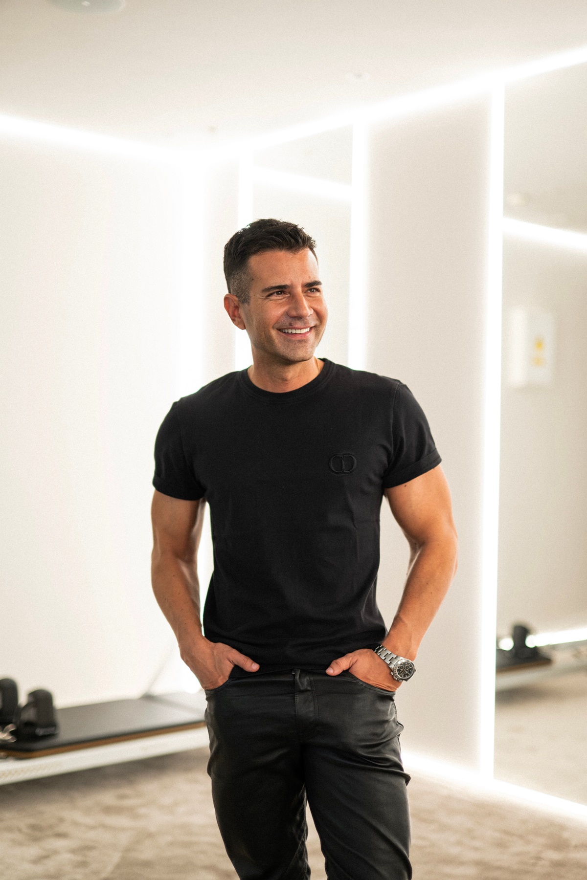 Pilates u prostoru budućnosti – prema viziji Ante Vrbana Ante Vrban potpisuje interijer najljepšeg pilates studija u Zagrebu. Boutique iskustvo pilatesa.