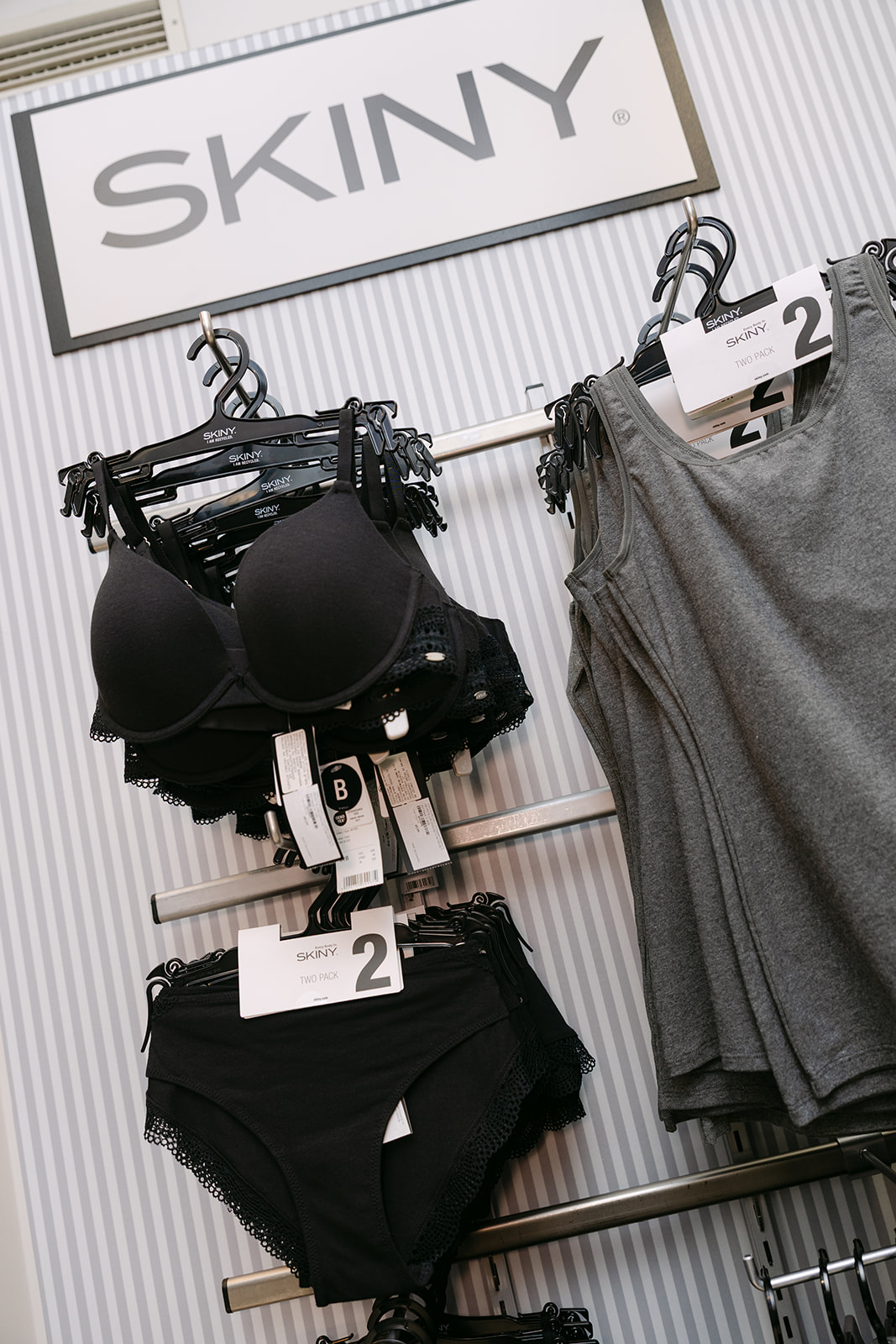 Plava je nova crna SKINY donje rublje za sezonu jesenzima 2025.