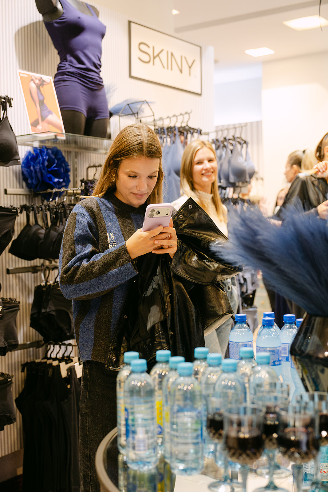 Plava je nova crna SKINY donje rublje za sezonu jesenzima 2025.