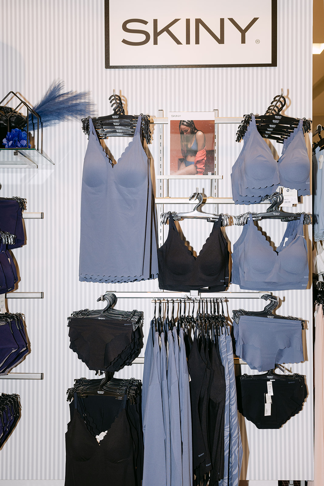 Plava je nova crna SKINY donje rublje za sezonu jesenzima 2025.