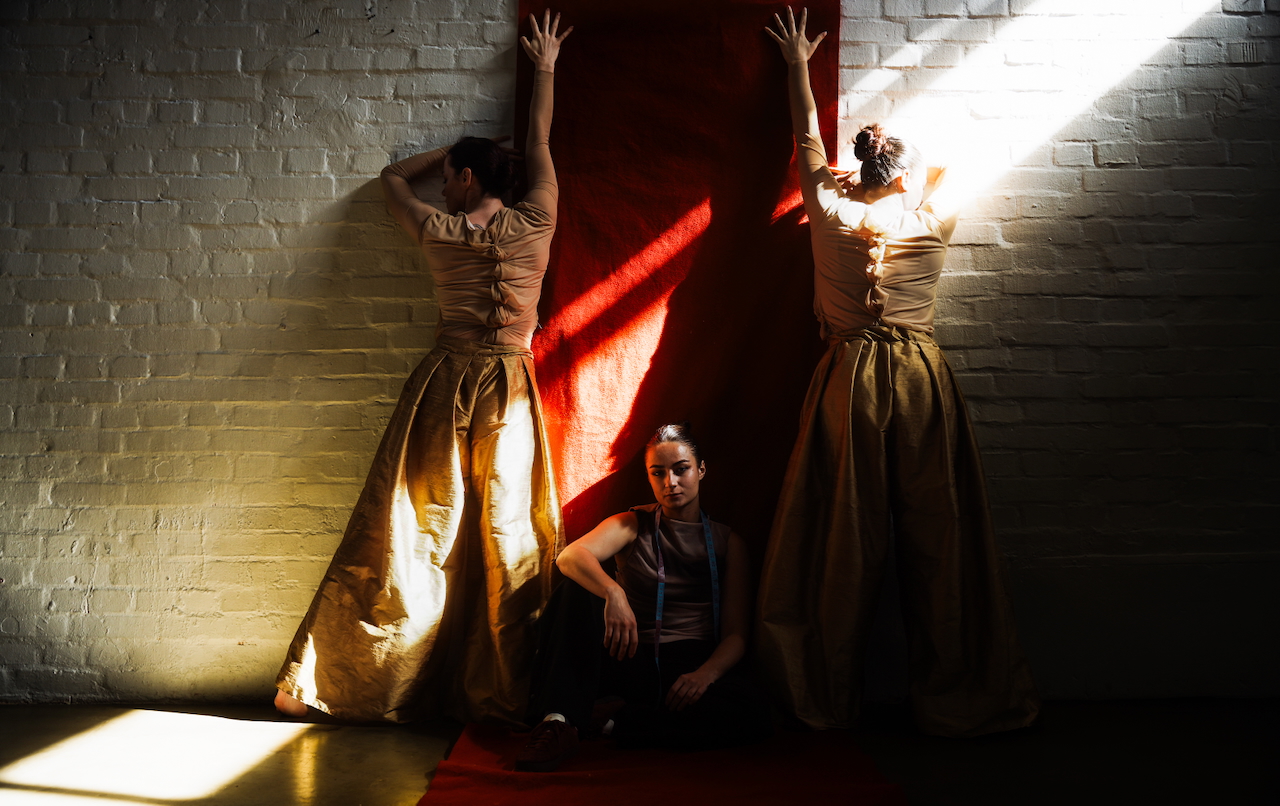 Plesna predstava u kojoj i tkanine plešu