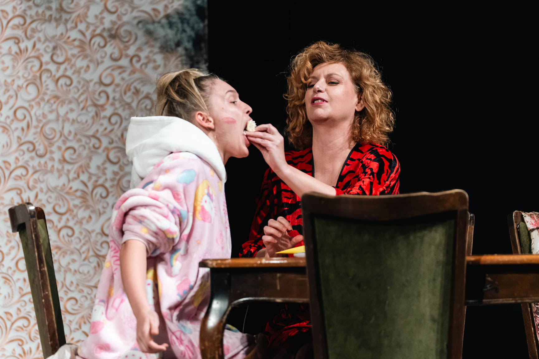 Premijera o kojoj svi pričaju: "Parazitska posla" donijela smijeh, suze i prepune redove kazališta Gavella
