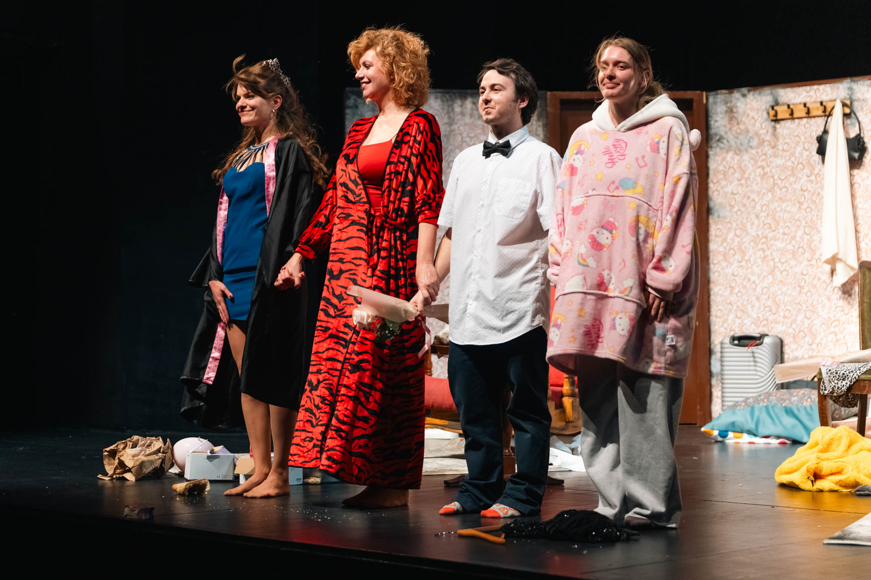 Premijera o kojoj svi pričaju: "Parazitska posla" donijela smijeh, suze i prepune redove kazališta Gavella
