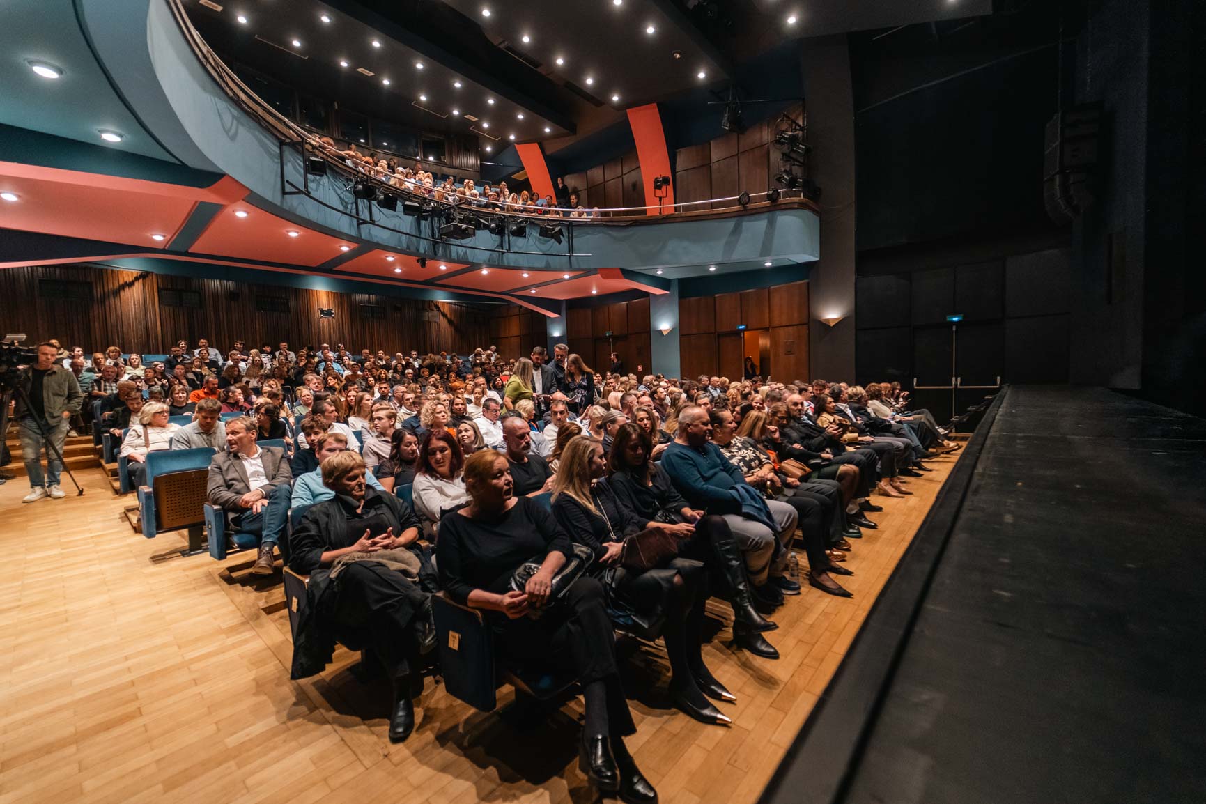 Premijera o kojoj svi pričaju: "Parazitska posla" donijela smijeh, suze i prepune redove kazališta Gavella
