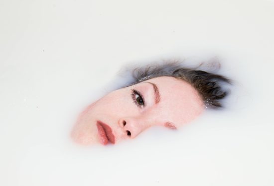 Pripremi svoju kožu za hladnije dane uz najbolje beauty prakse za jesen i zimu Otkrij FOREO i FAQ™ Swiss